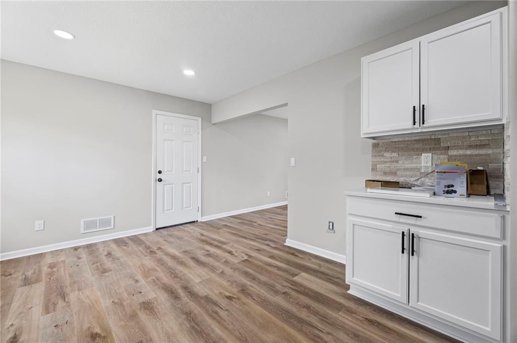 10908 Ewing Avenue — photo 12