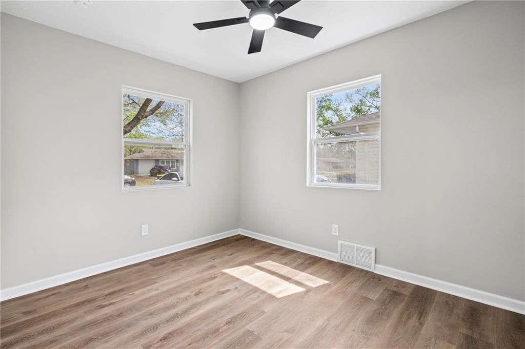 10908 Ewing Avenue — photo 16