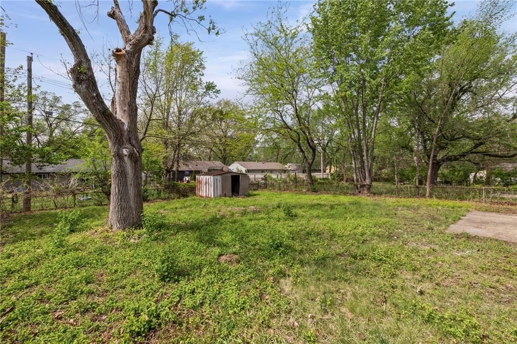 10908 Ewing Avenue — photo 23