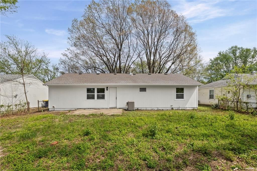 10908 Ewing Avenue — photo 24