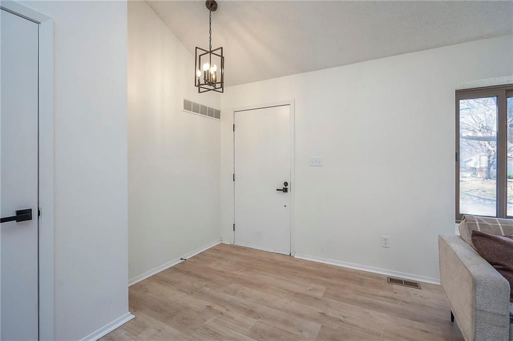 12908 W 108th Street — photo 4