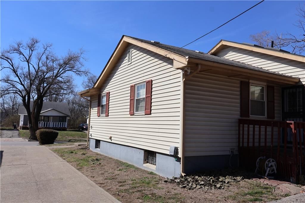 3111 Kensington Avenue — photo 4