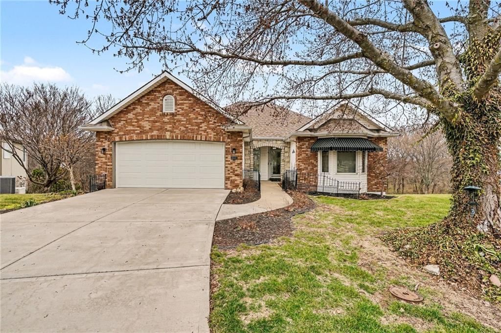3337 S Victoria Drive, Blue Springs, MO