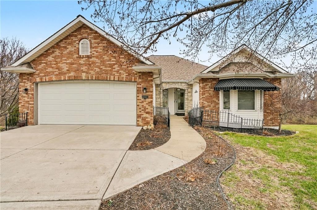 3337 S Victoria Drive — photo 2