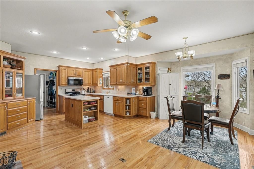 3337 S Victoria Drive — photo 9