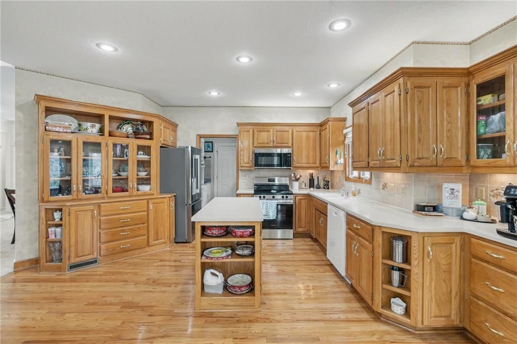 3337 S Victoria Drive — photo 10