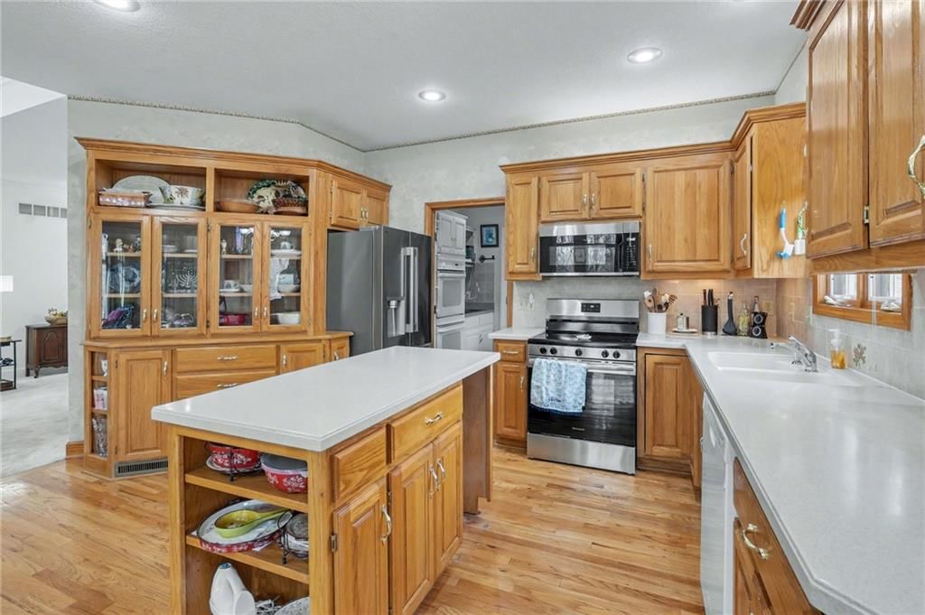 3337 S Victoria Drive — photo 11
