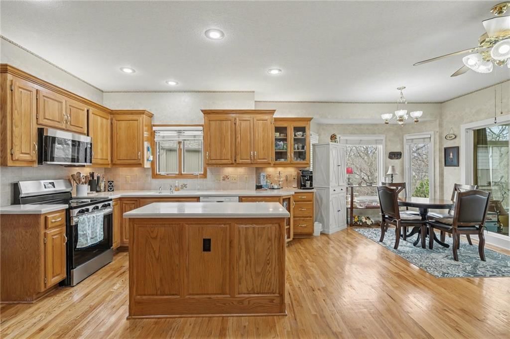 3337 S Victoria Drive — photo 12