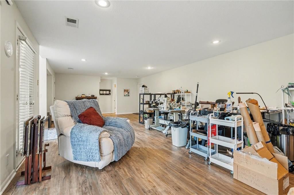 3337 S Victoria Drive — photo 30