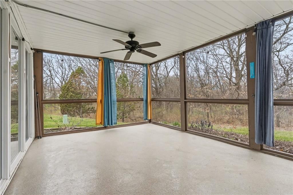 3337 S Victoria Drive — photo 32