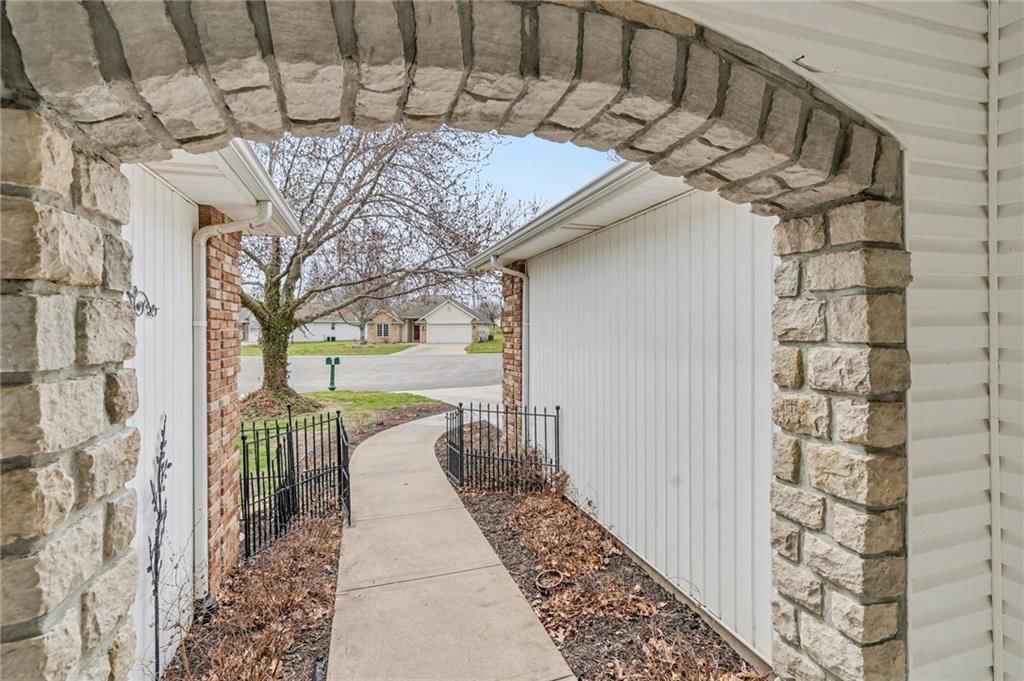 3337 S Victoria Drive — photo 37
