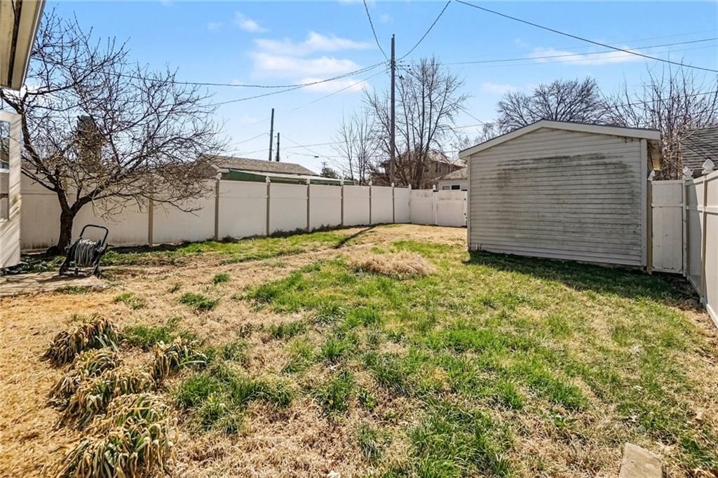 2618 Sacramento Street — photo 25