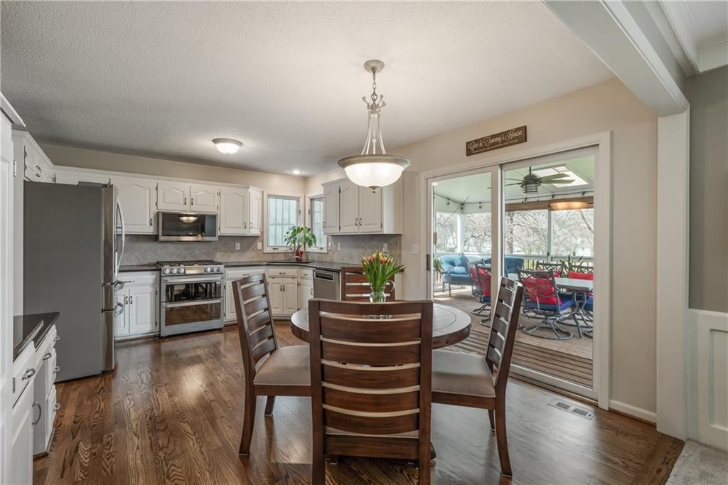 8410 Greenwood Circle — photo 8