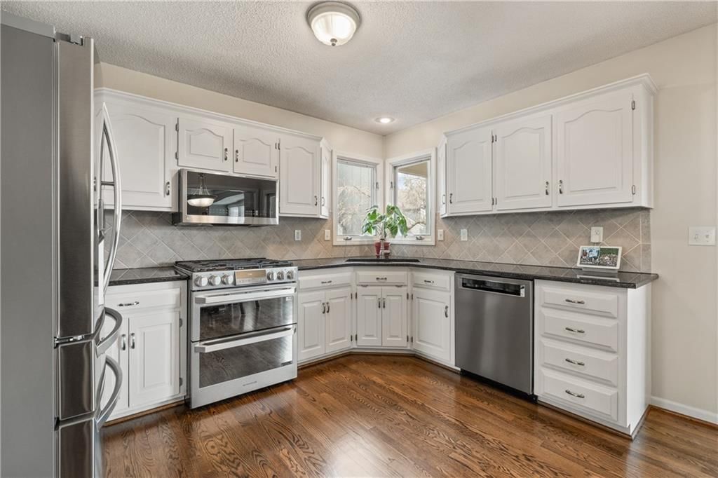 8410 Greenwood Circle — photo 9