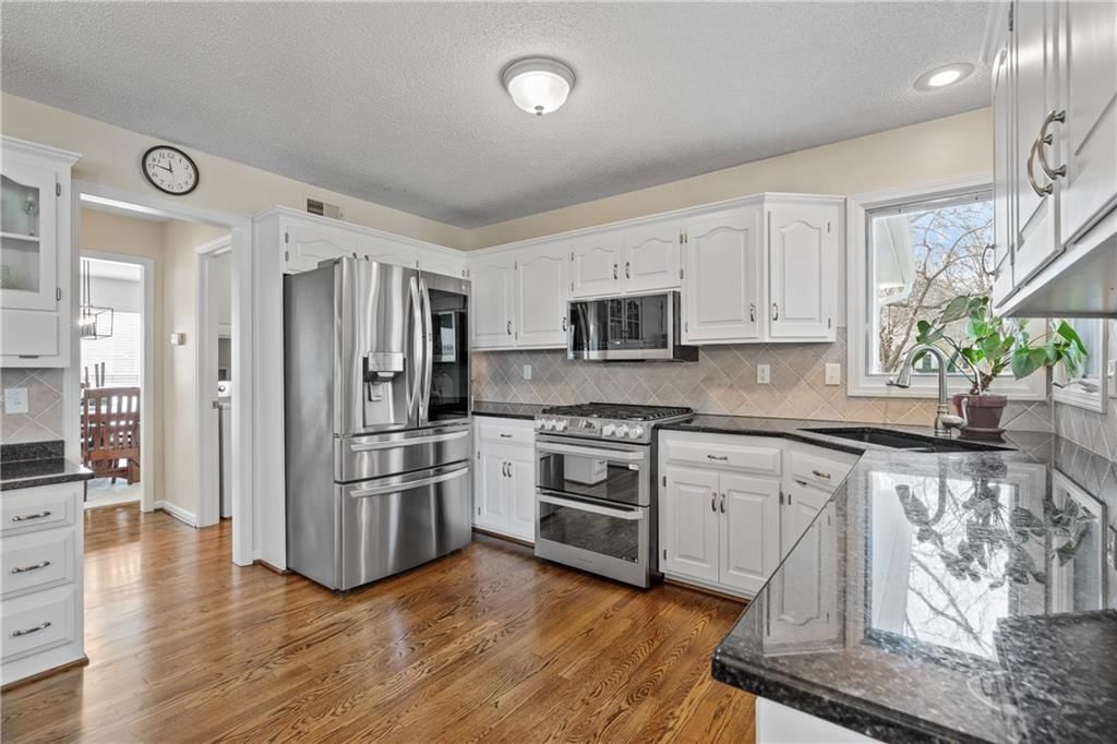 8410 Greenwood Circle — photo 10
