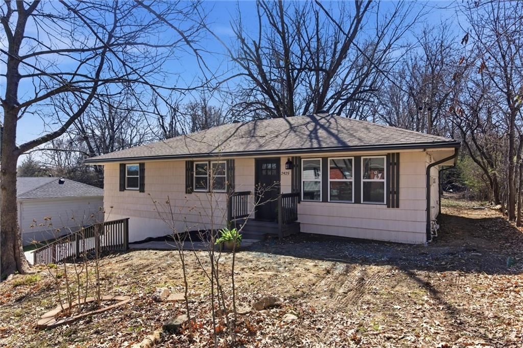 2425 NE 38th Street — photo 3