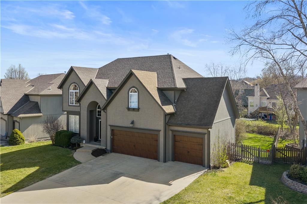 5929 NE Hidden Valley Drive, Lee's Summit, MO