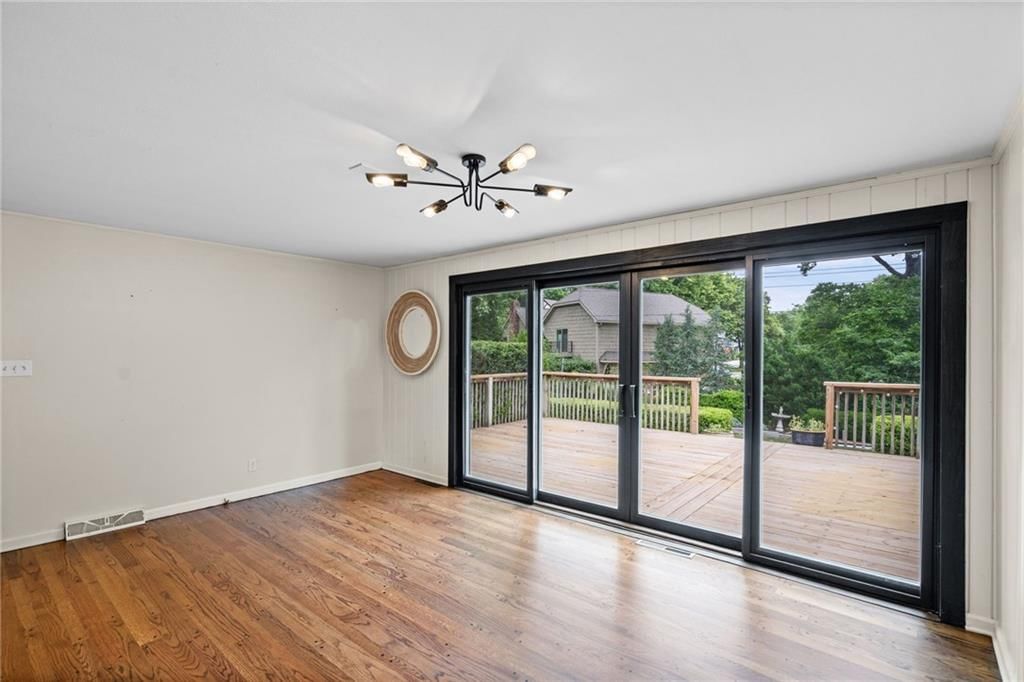 8345 Reinhardt Street — photo 9