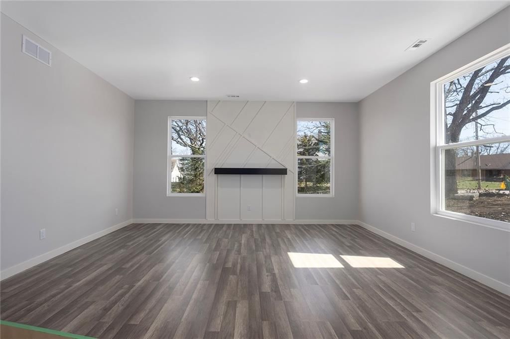1716 S Valley Street — photo 5