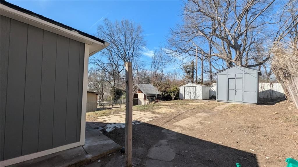 2510 Everett Avenue — photo 22