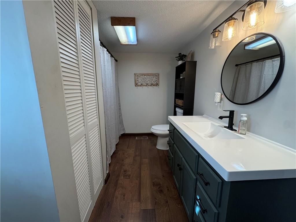 302 E 3rd Street — photo 18
