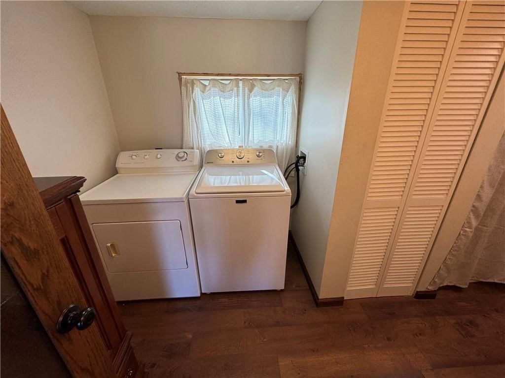 302 E 3rd Street — photo 19