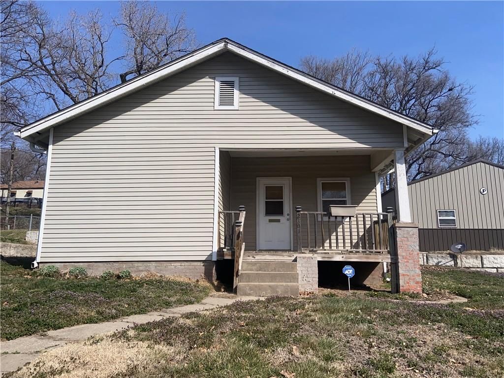 2301 Atchison Street — photo 2