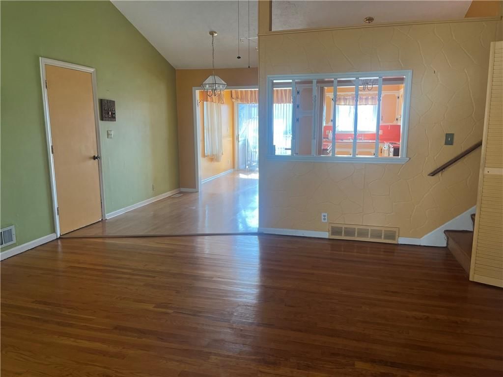 2403 NE 61st Terrace — photo 2