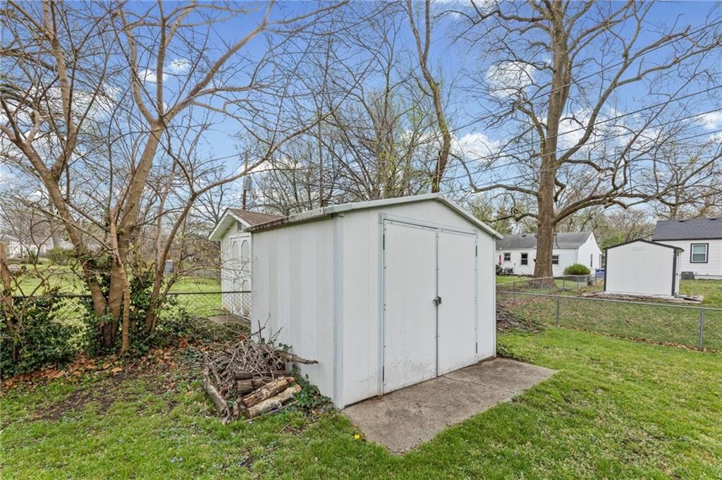 6419 W 72nd Street — photo 16