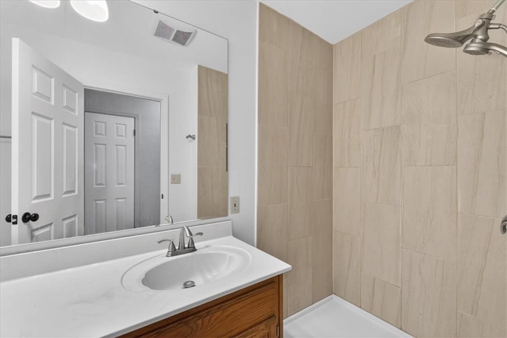 912 VEST Drive — photo 21