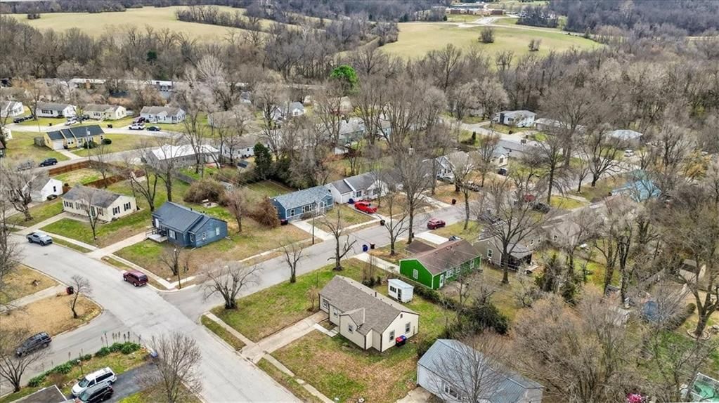 912 VEST Drive — photo 41