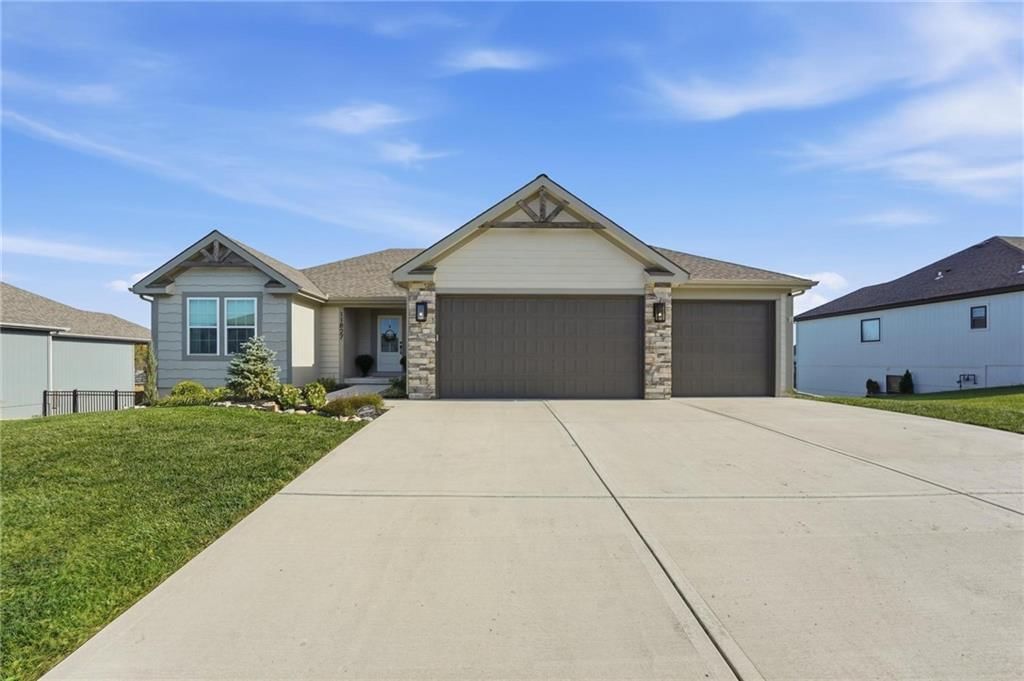 11827 N Manning Avenue, Kansas City, MO