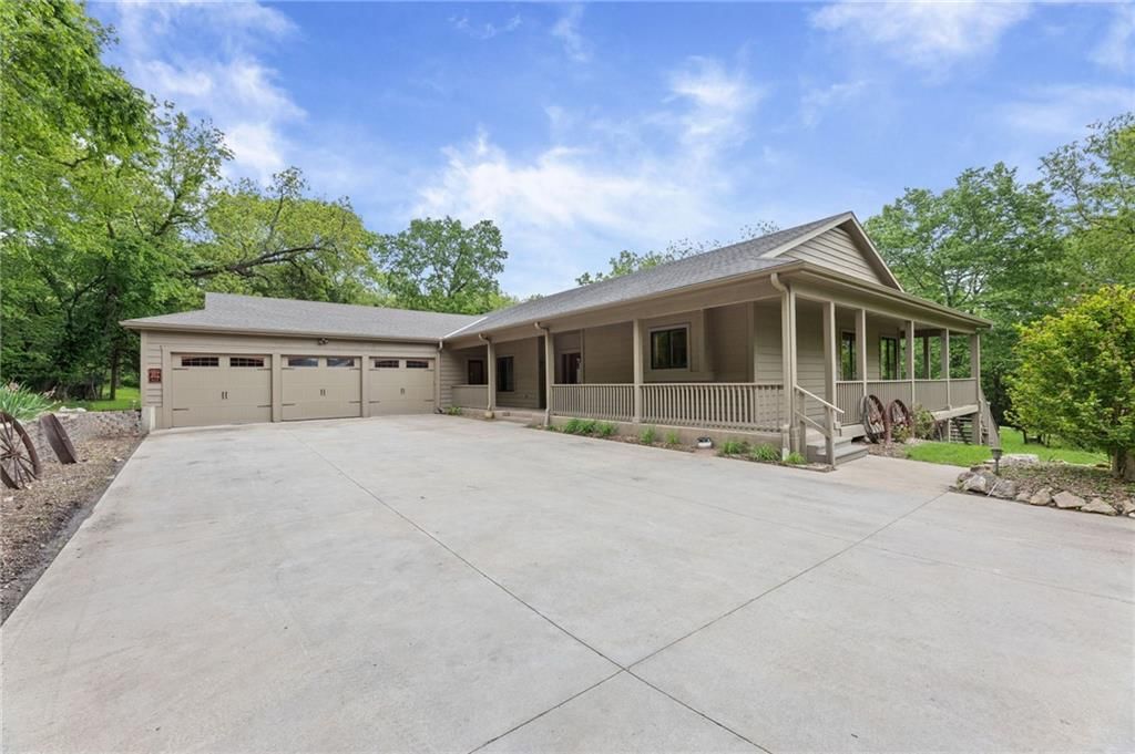 1152 N 1100 Road — photo 9
