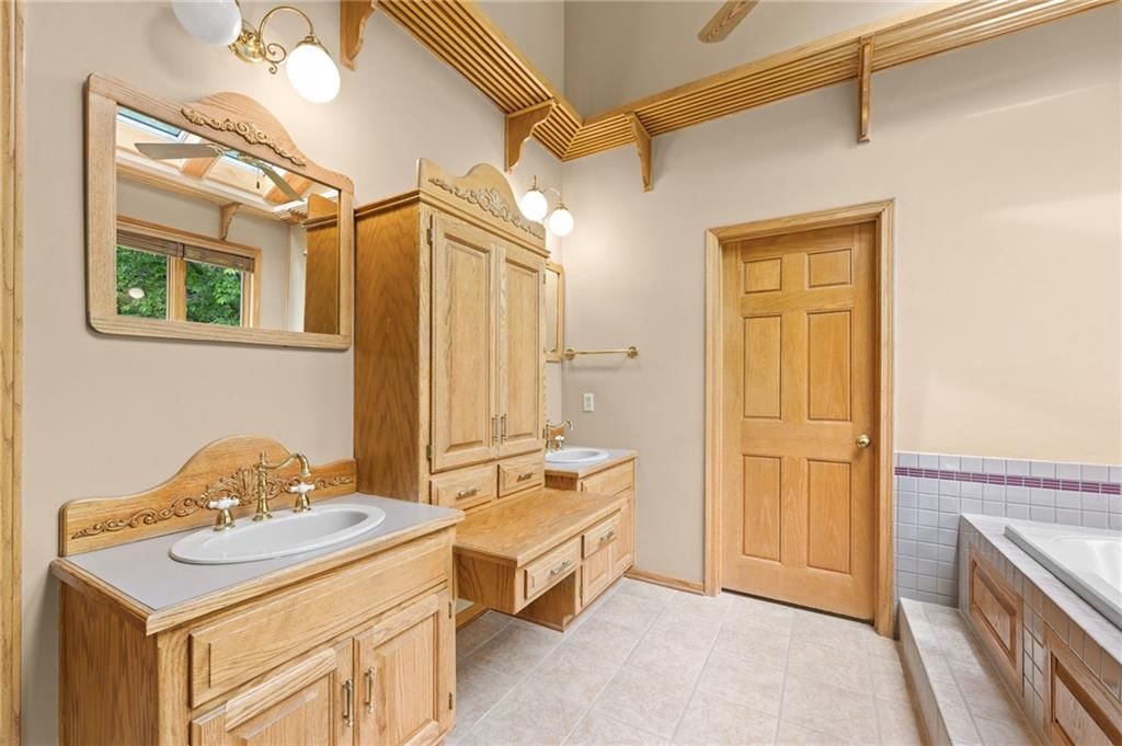 1152 N 1100 Road — photo 30