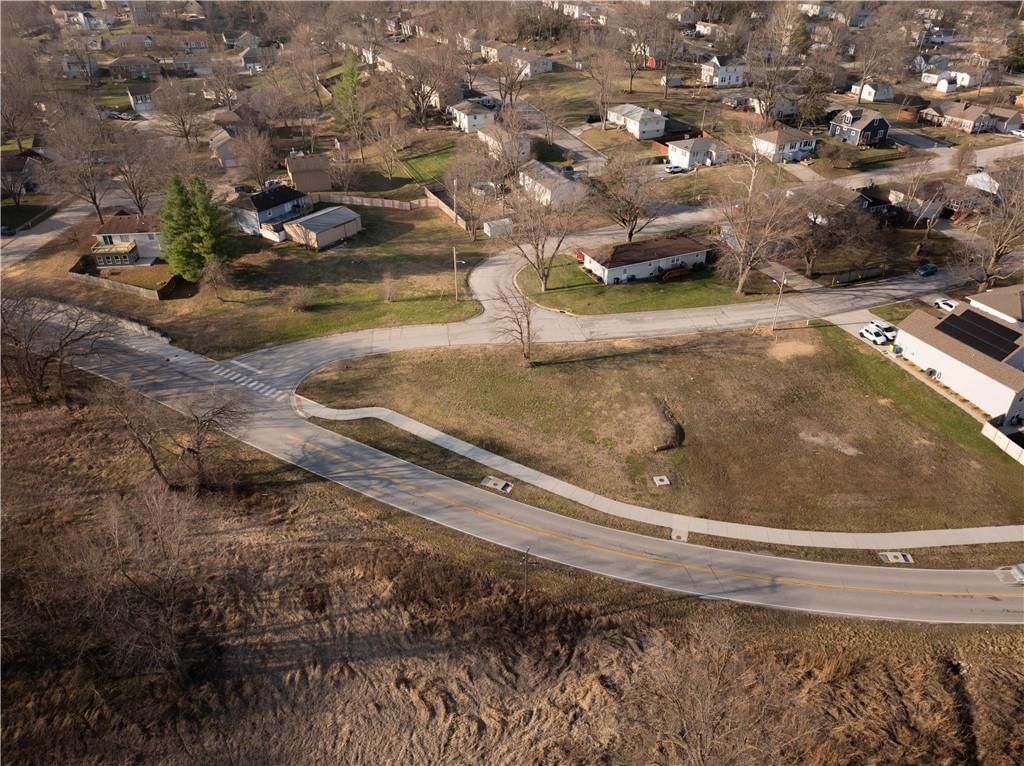 423 E Main Street, Smithville, MO