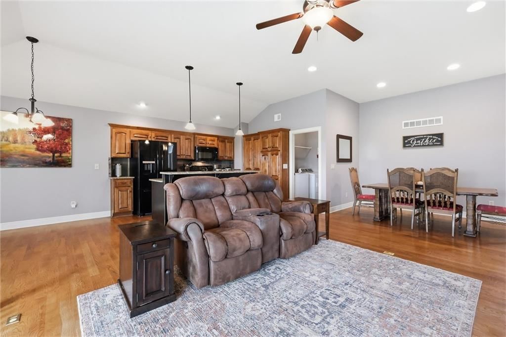 17743 S LAVERTY Street — photo 5