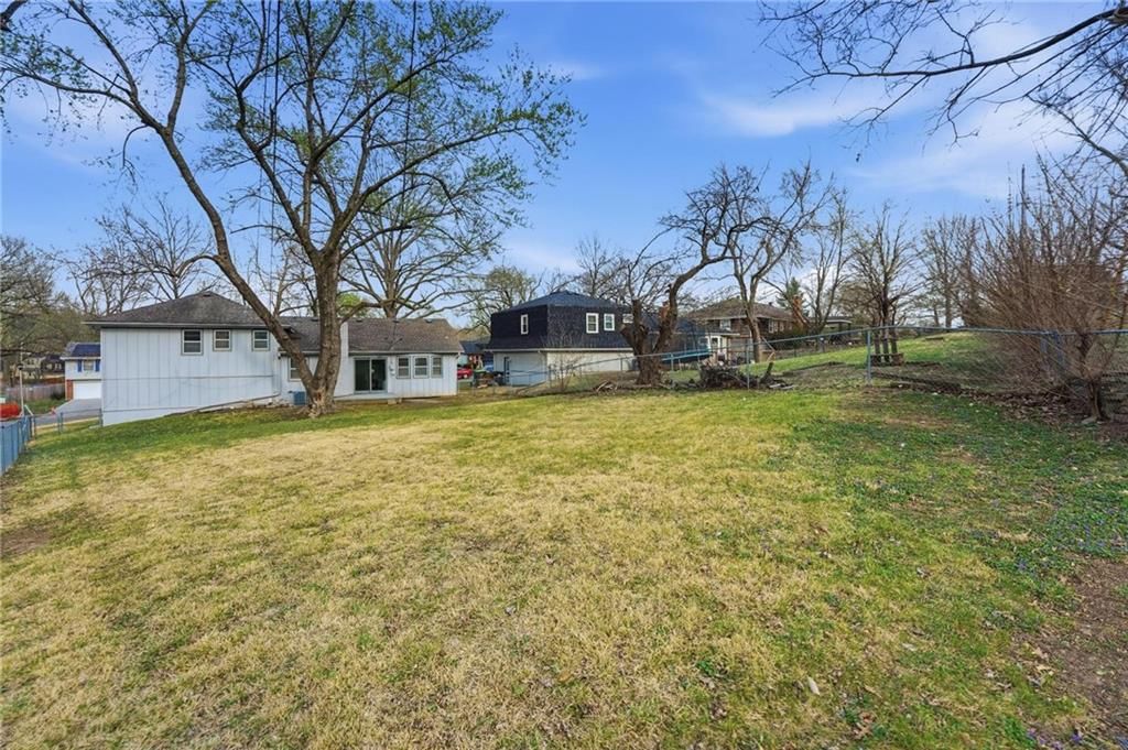 10401 W 93rd Terrace — photo 35