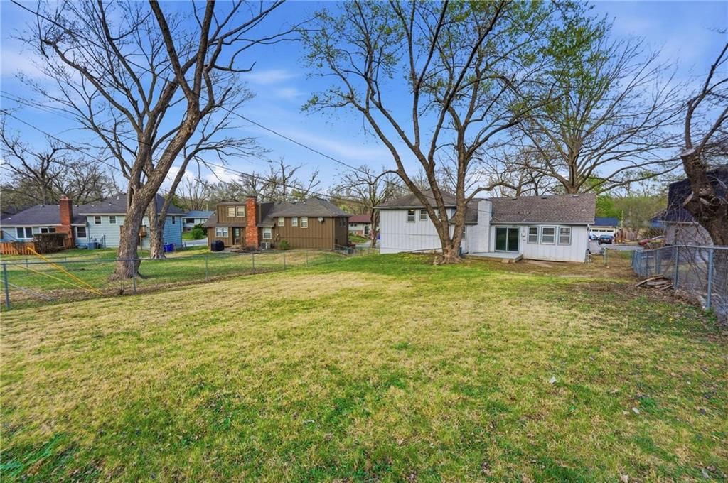 10401 W 93rd Terrace — photo 36
