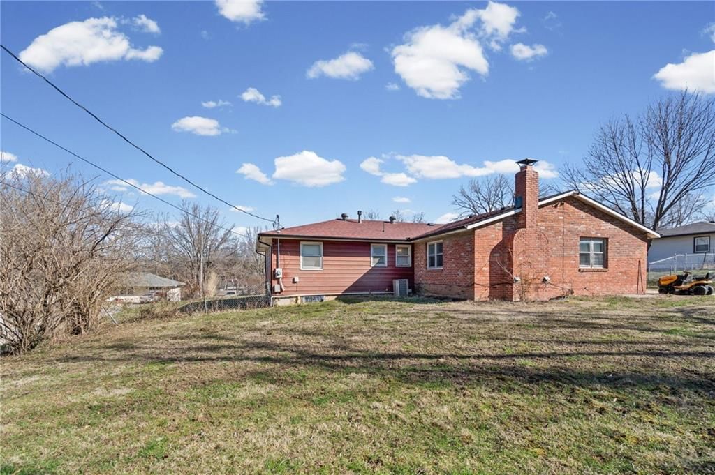 7321 Sloan Avenue — photo 32
