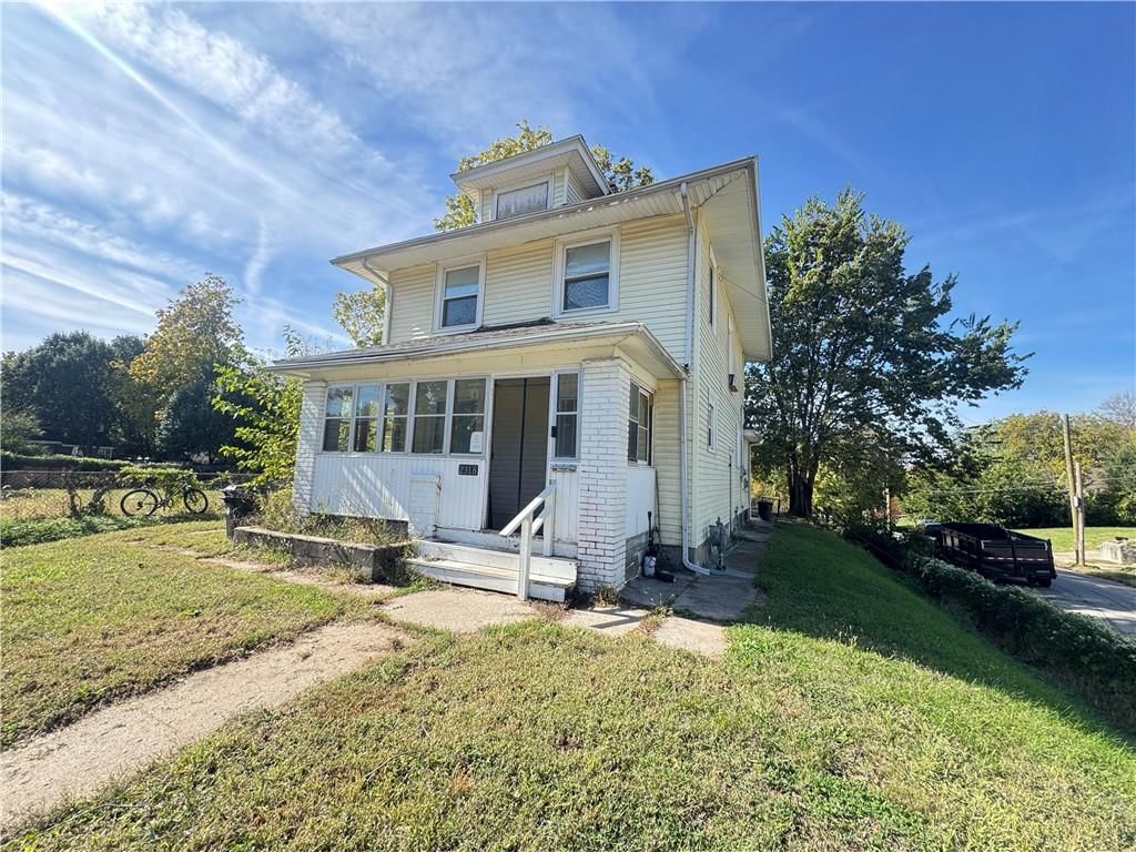 2318 N 12TH Street — photo 2