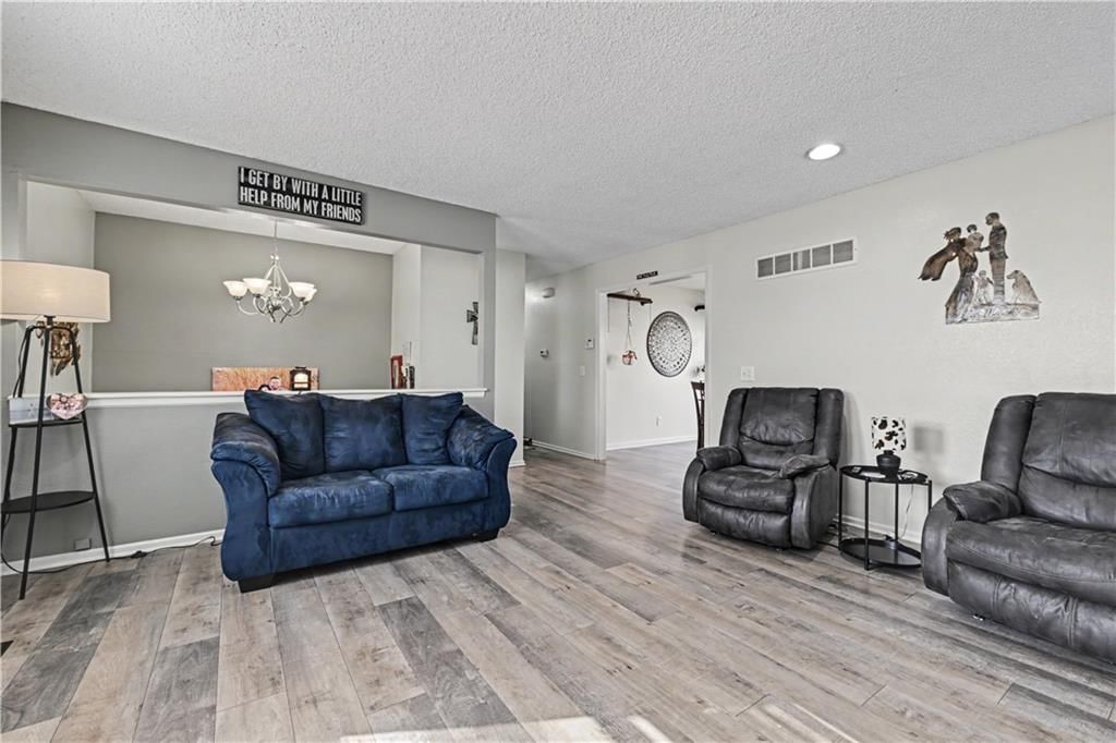 15210 Navaho Drive — photo 7