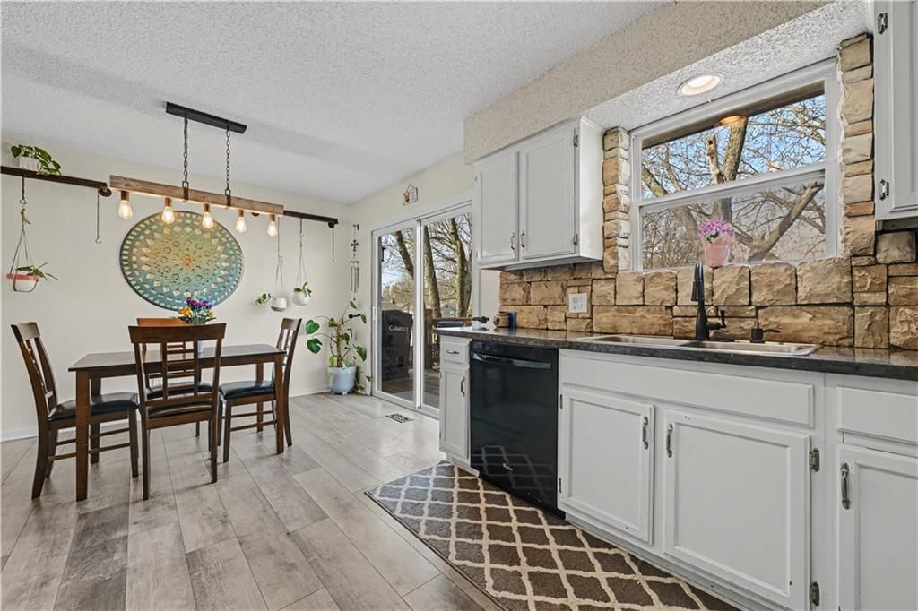 15210 Navaho Drive — photo 10