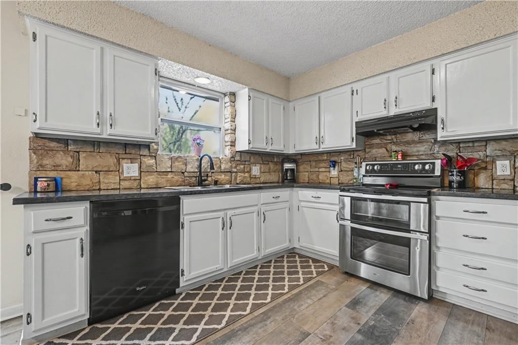 15210 Navaho Drive — photo 11