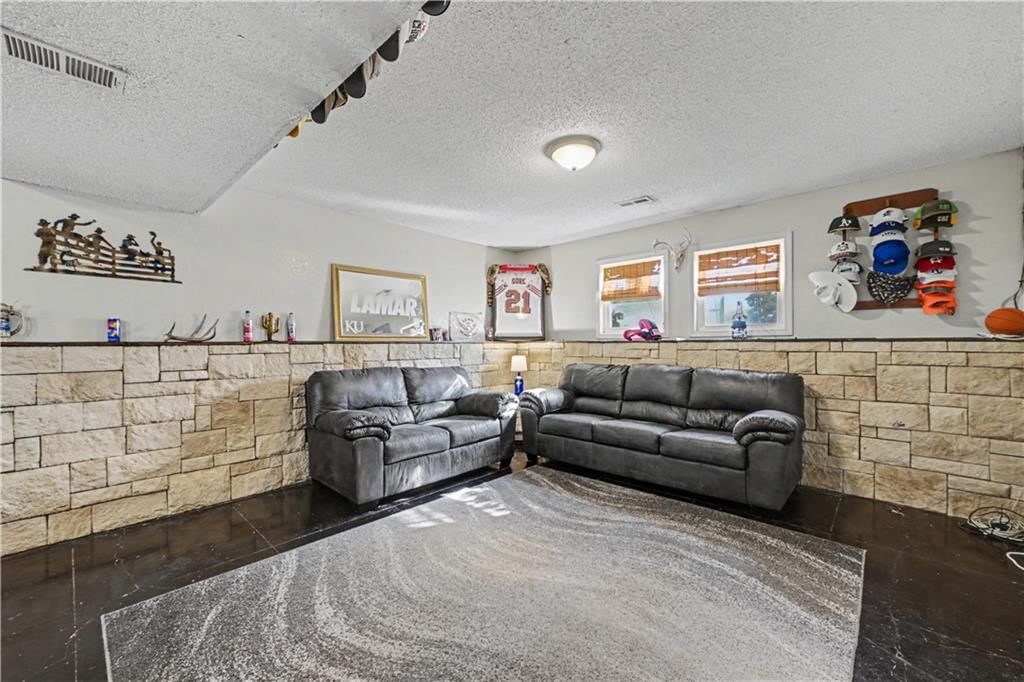 15210 Navaho Drive — photo 23