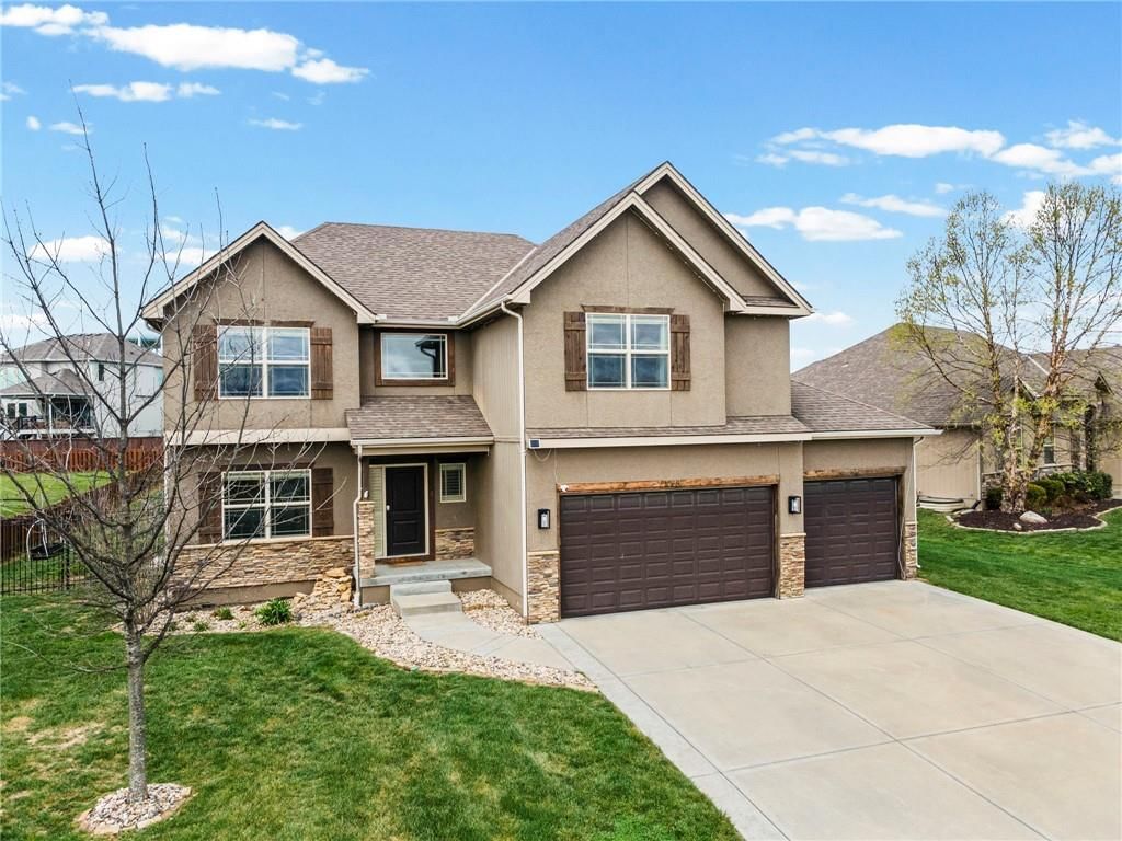 1058 SW Conch Way, Lee's Summit, MO