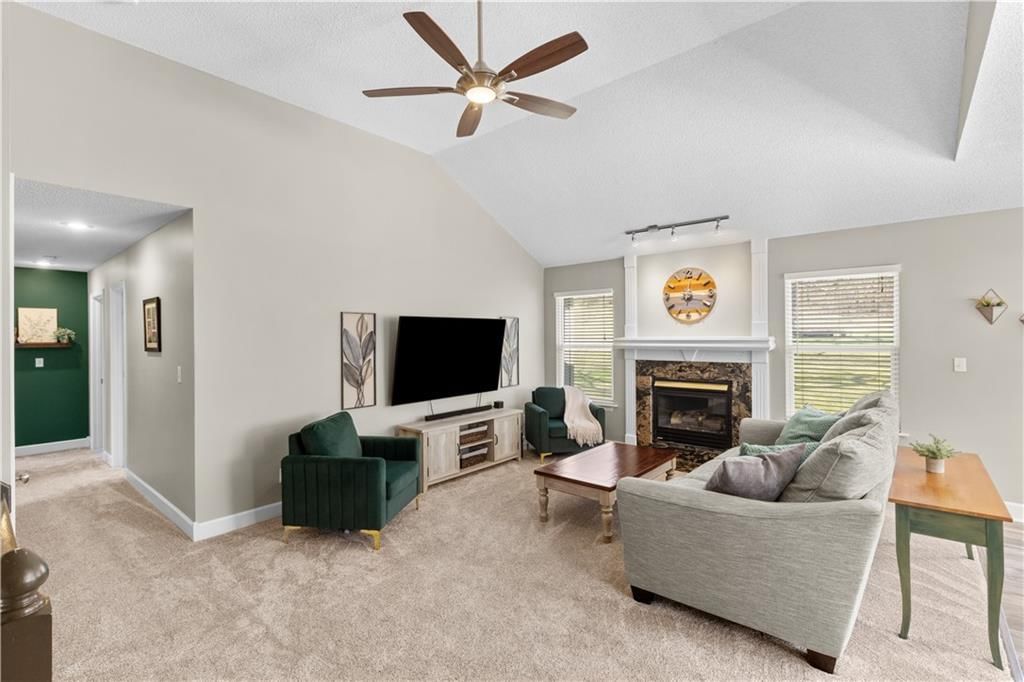 519 Kindred Drive — photo 2