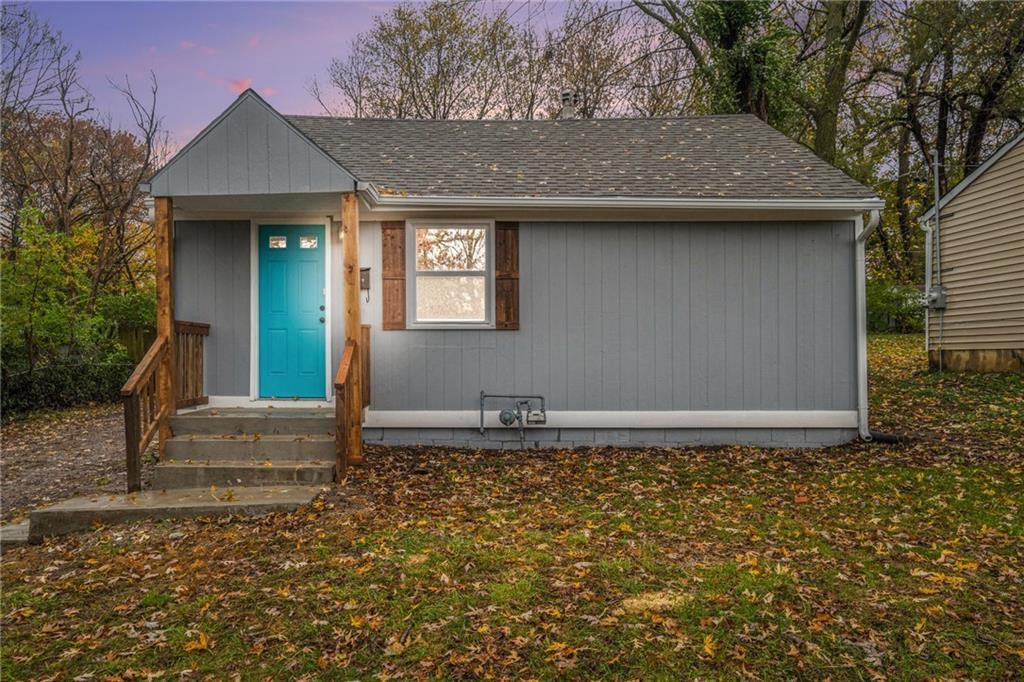 9034 Grand Avenue — photo 1