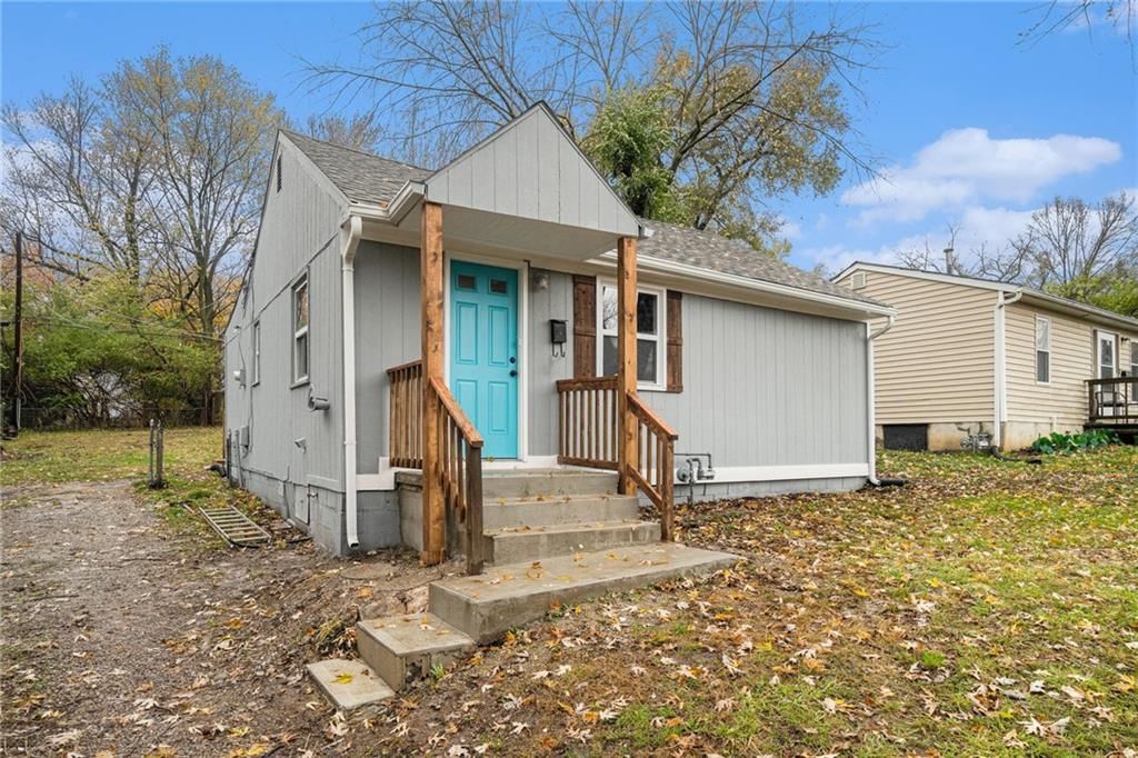 9034 Grand Avenue — photo 3