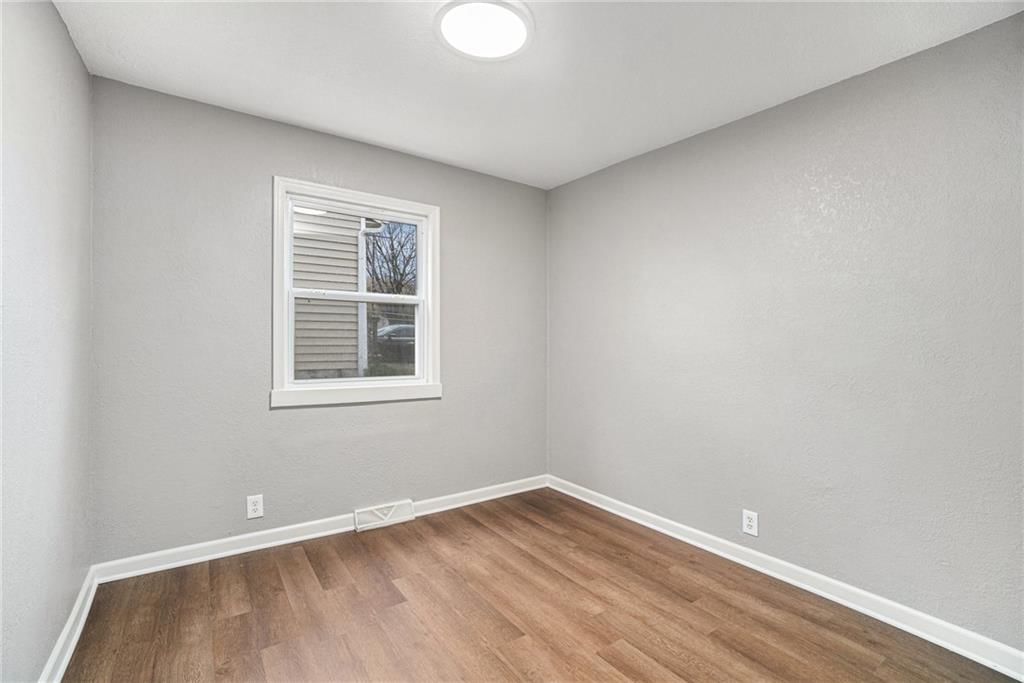 9034 Grand Avenue — photo 12