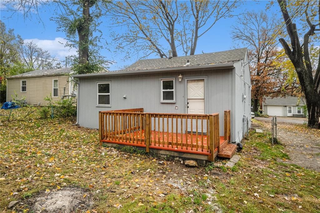 9034 Grand Avenue — photo 16
